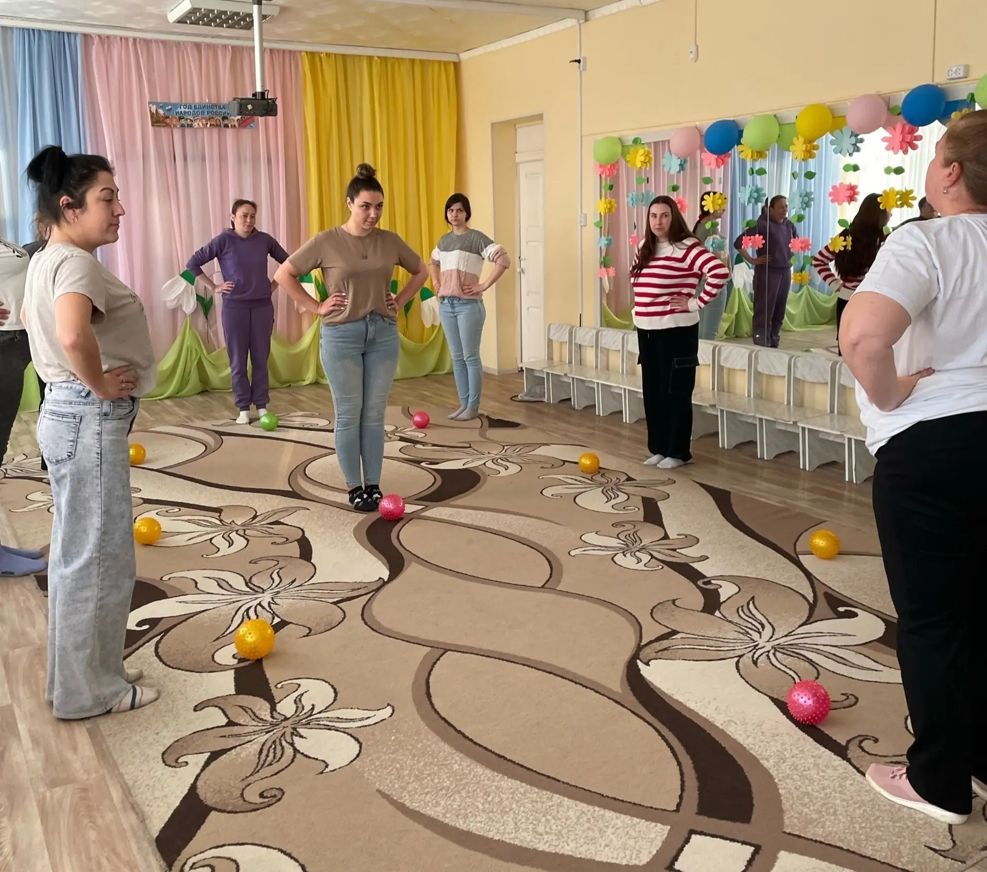 🌸 В средней группе прошел мастер - класс для родителей на тему «Здоровые стопы». 

💠 Его главная ц