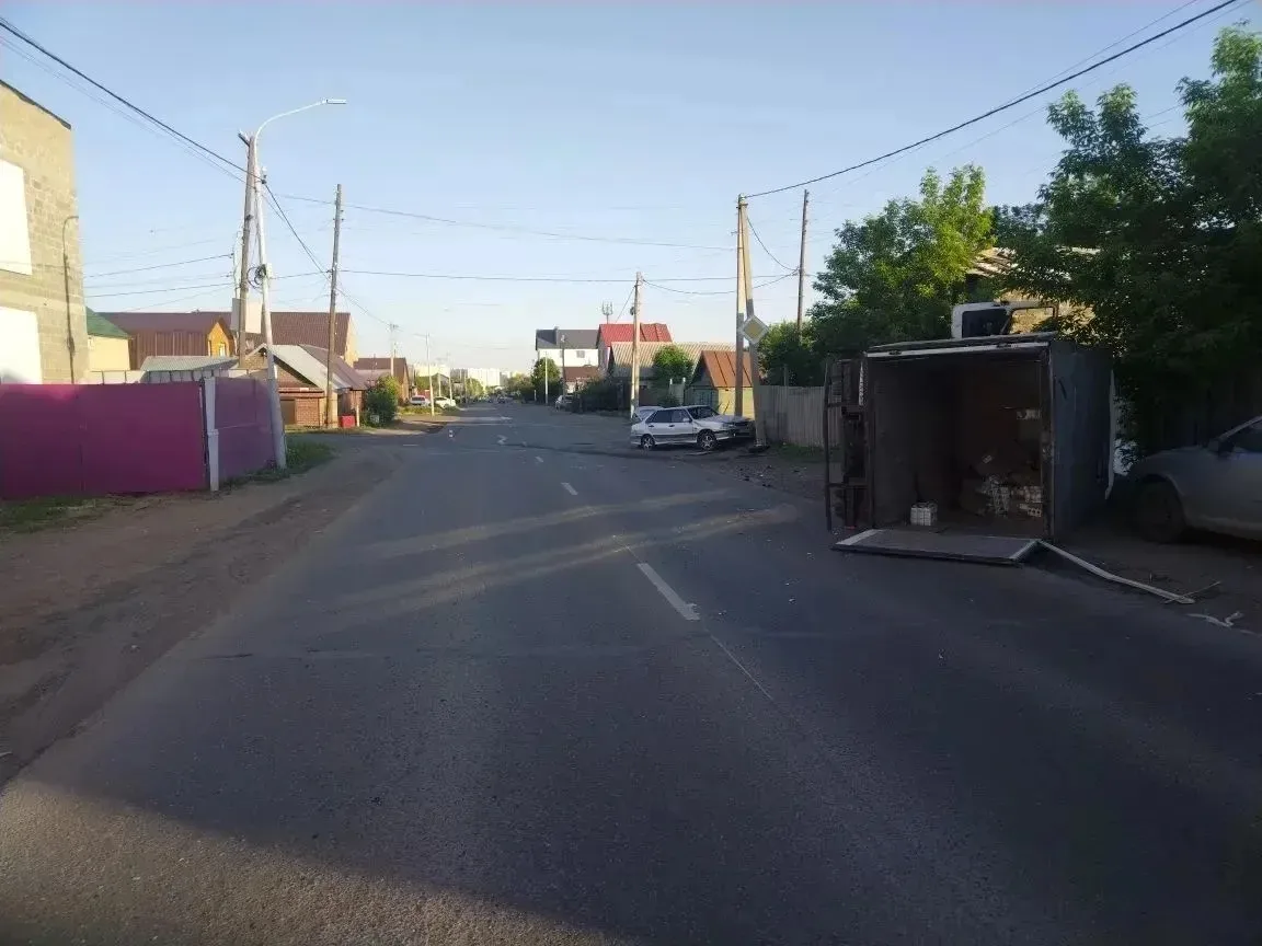 ДТП в Оренбурге: «Газель» перевернулась на бок.  ДТП произошло сегодня на улице Орской областного це