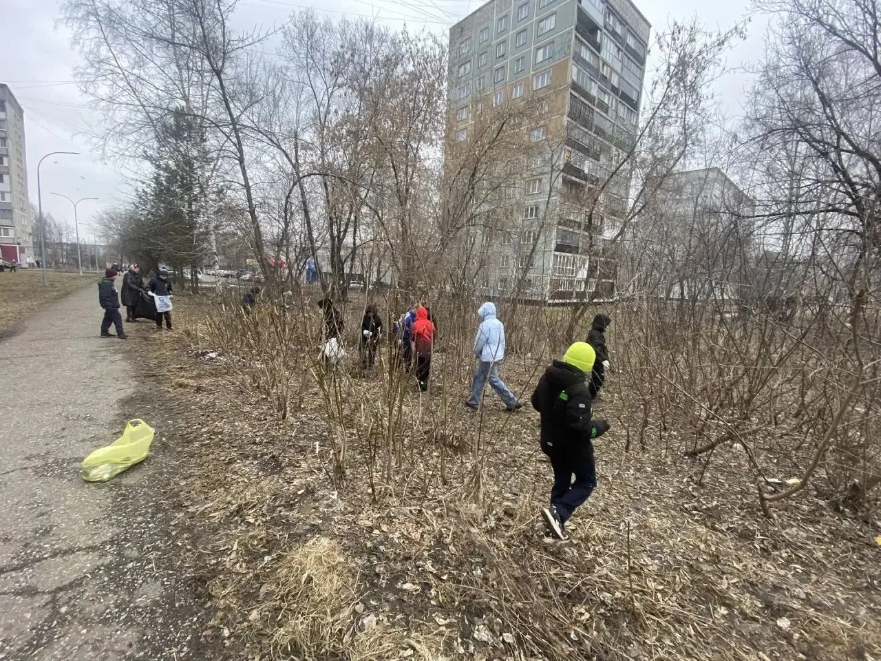 💥Вместе делаем мир чище! 📌Сегодня наша школа превратилась в настоящий центр активности!  🌟Ученики и 