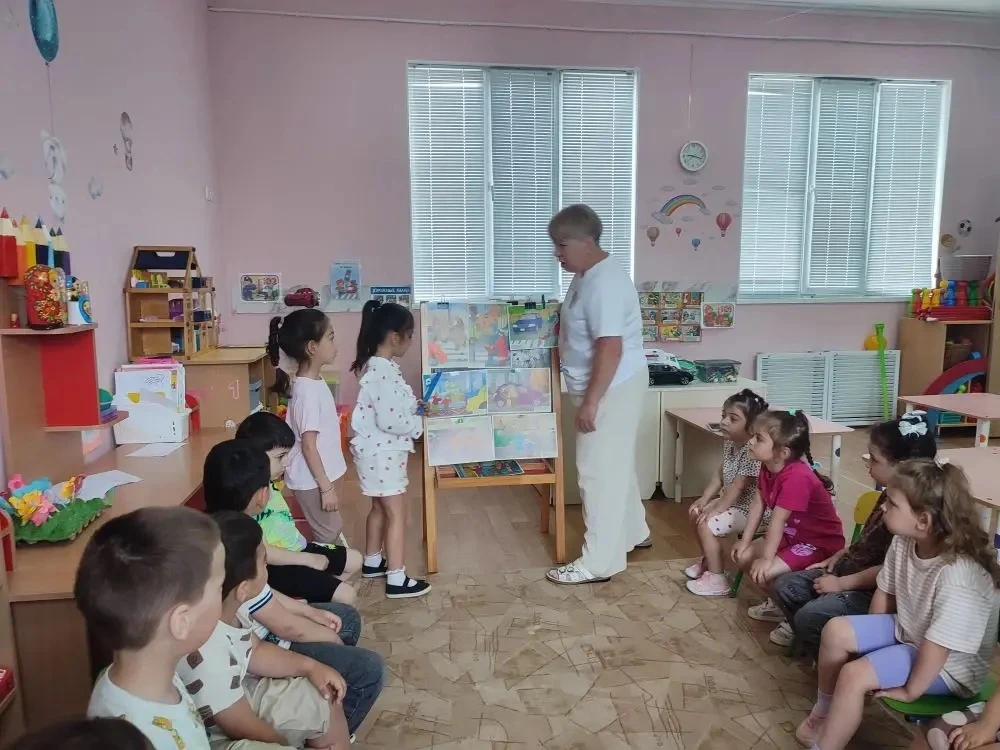 Сегодня в нашем детском саду прошёл "День дорожной грамотности", и начался он с самого ...