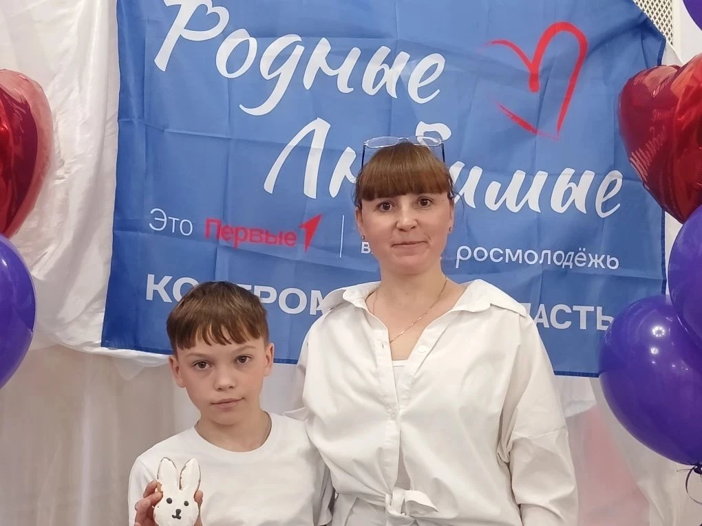 Нашу школу на региональном форуме семейного сообщества «Родные – Любимые» представляла ...