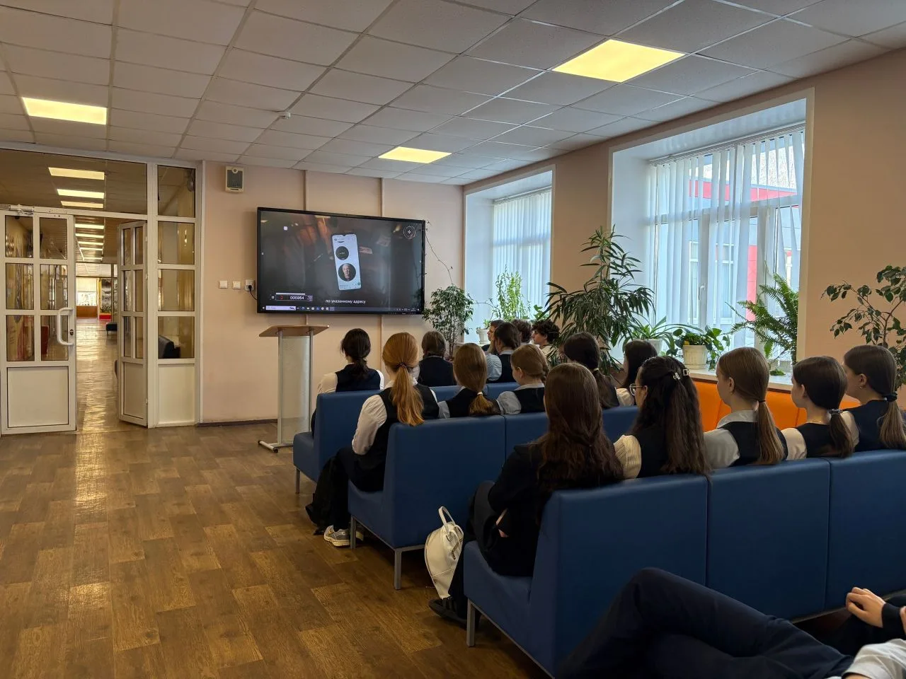 🛡️ Лекция «Киберщит: твоя цифровая защита»  Для обучающихся 9-х классов прошла важная лекция «Киберщ