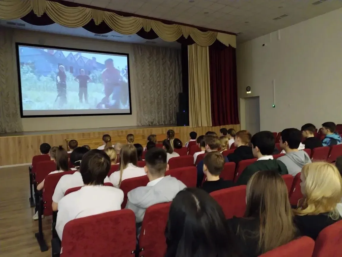 Урок памяти и гордости в 20-й школе🇷🇺  Сегодня в нашей школе для учеников 8-х классов состоялся особ