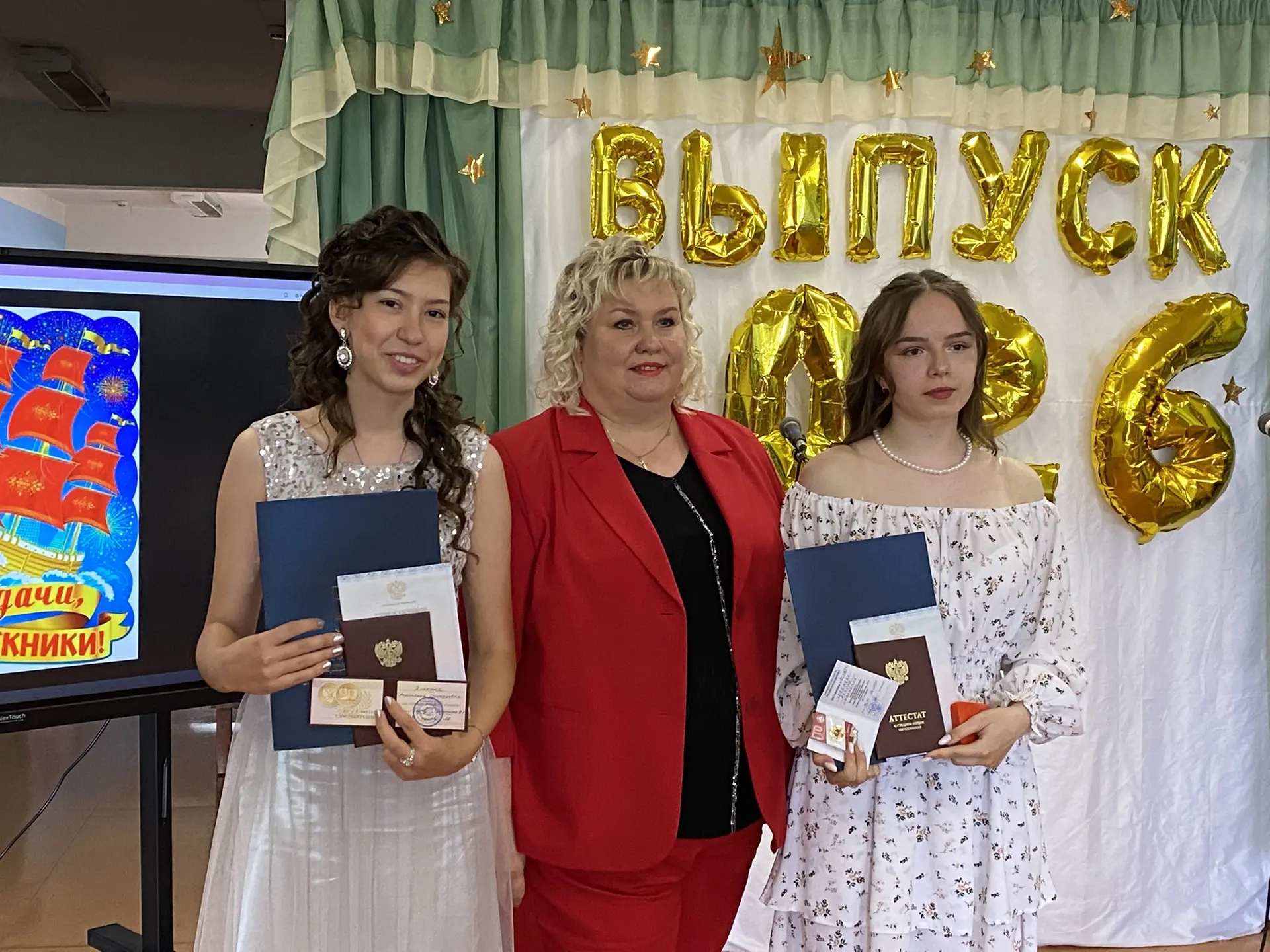 27 июня в нашей школе прошёл выпускной вечер для 11‑классников — яркий, трогательный и ...