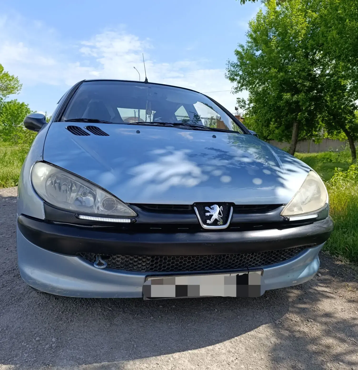 В продаже Пежо 206, 2003 г., 1.4 л, автомат, пробег 192 000 км. Двигатель работает ровно, не дымит, 