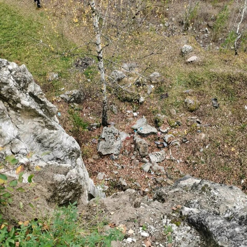 Подросток сорвался со скалы в Пермском крае