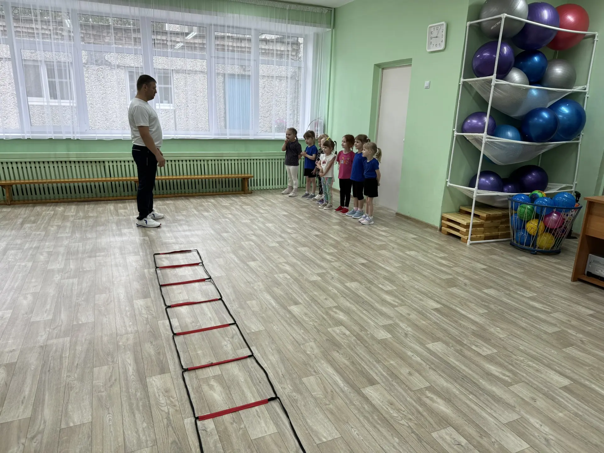 Директор МА УДО «Спортивная школа единоборств» Дмитрий Марсович Мухамадиев и тренер преподаватель Ар