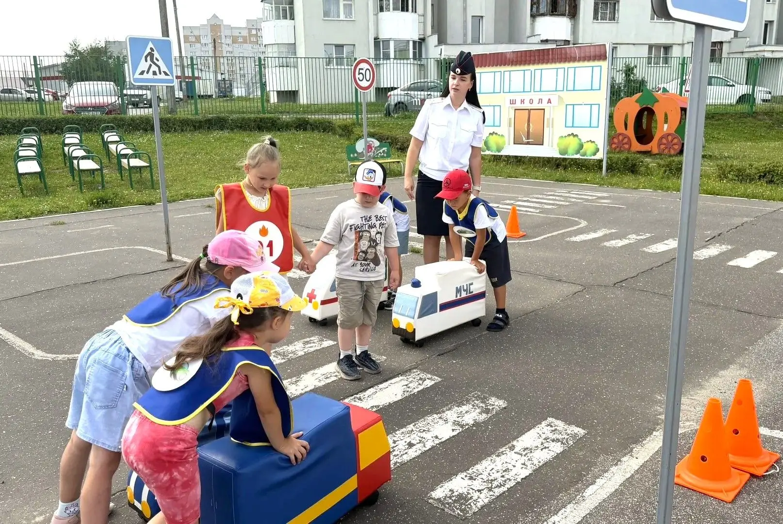 Дошкольные учреждения города проводят систематическую работу по обучению детей правилам дорожного дв