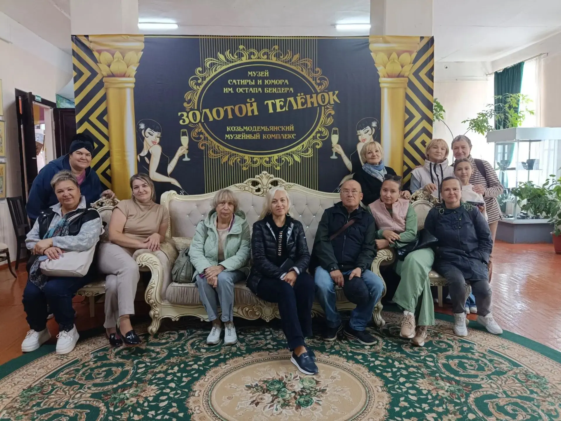 Дружный коллектив преподавателей МБУДО "Чебоксарская детская школа искусств №1" во глав...