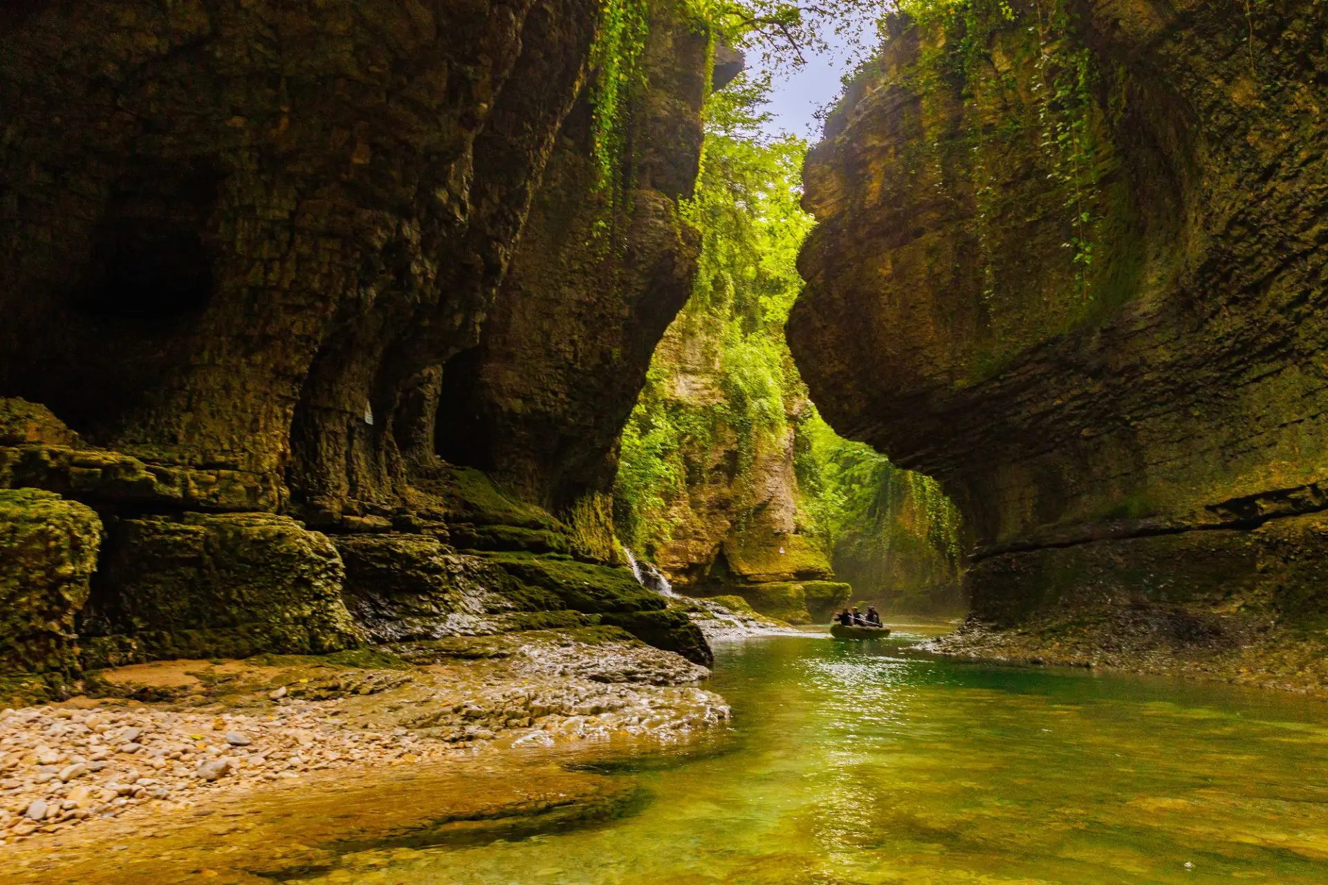 Магия, застывшая в изумрудной воде 💦✨