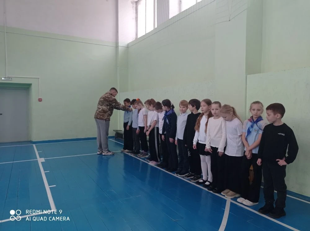 🌟🎉 В нашей школе продолжается захватывающая подготовка к военно-спортивной игре "Зарница 2.0"! 💪🏽⚔️ 