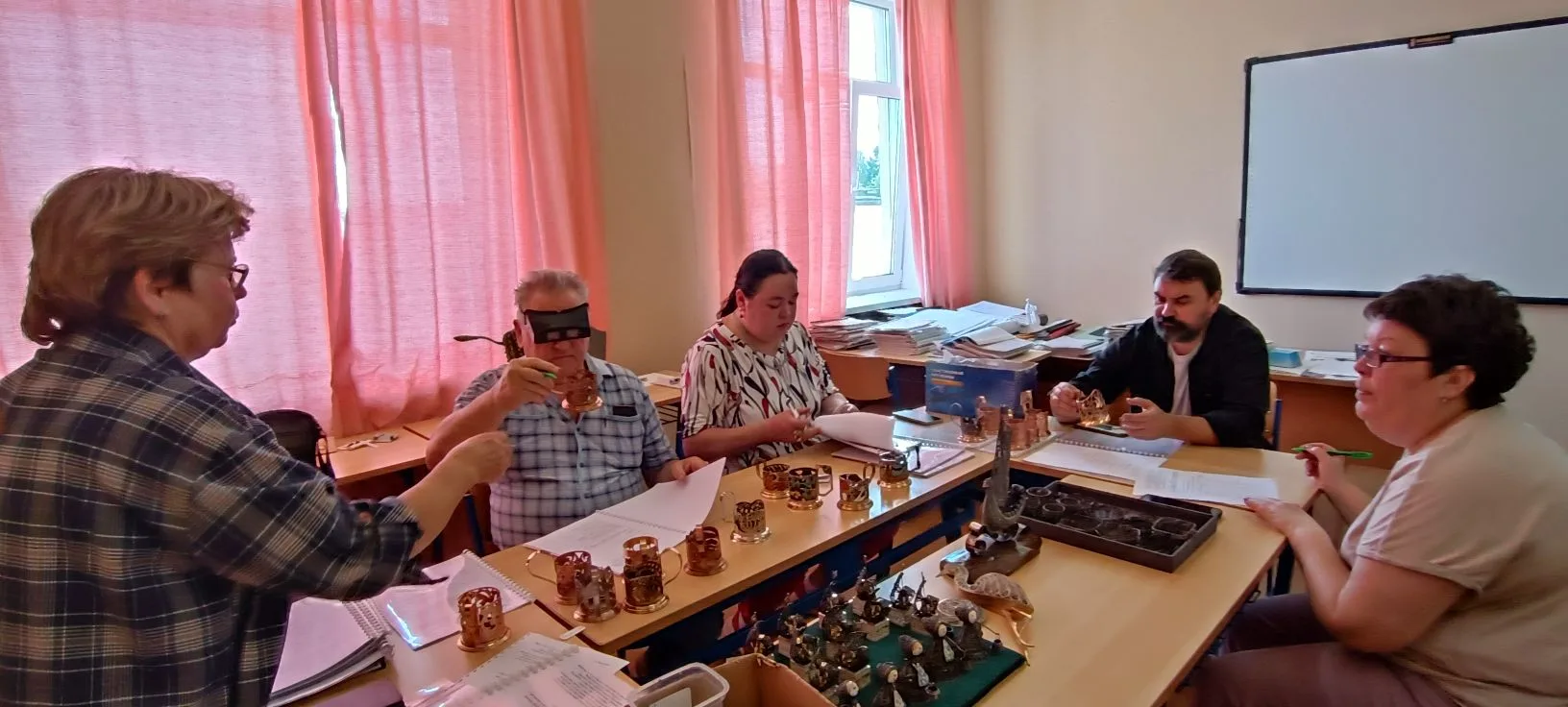 Красносельский филиала ФГБОУ ВО «РГХПУ им. С.Г. Строганова» «горячая» пора, идет сессия...