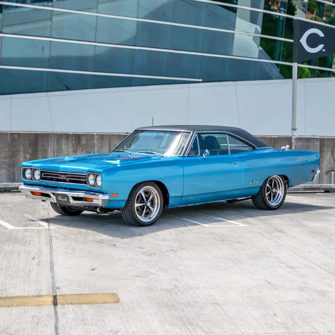 Крайне эксцентричный рестомод построенный на базе классического "Plymouth GTX" с вполне...