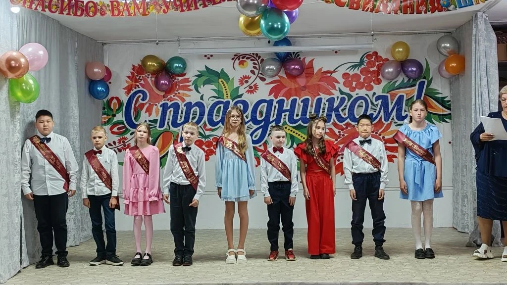 У нас в школе состоялся выпускной для ребят 4 класса. Классный руководитель Андреева Ол...