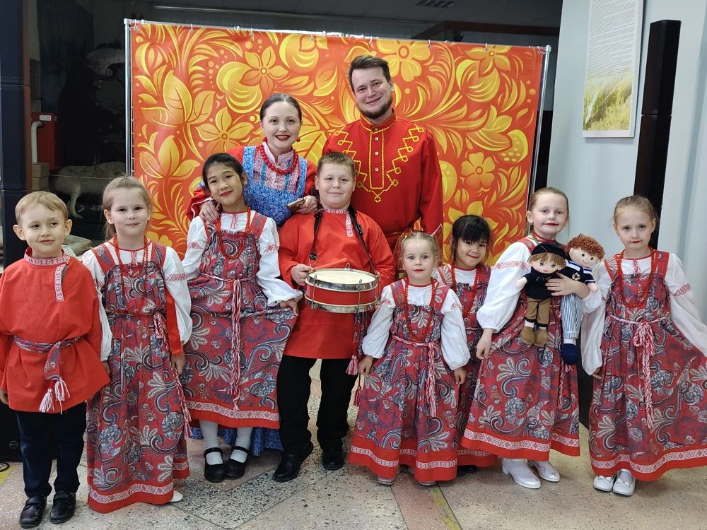 Наши маленькие звёздочки из ансамбля "Зоренька" сегодня выступали в концертной программ...