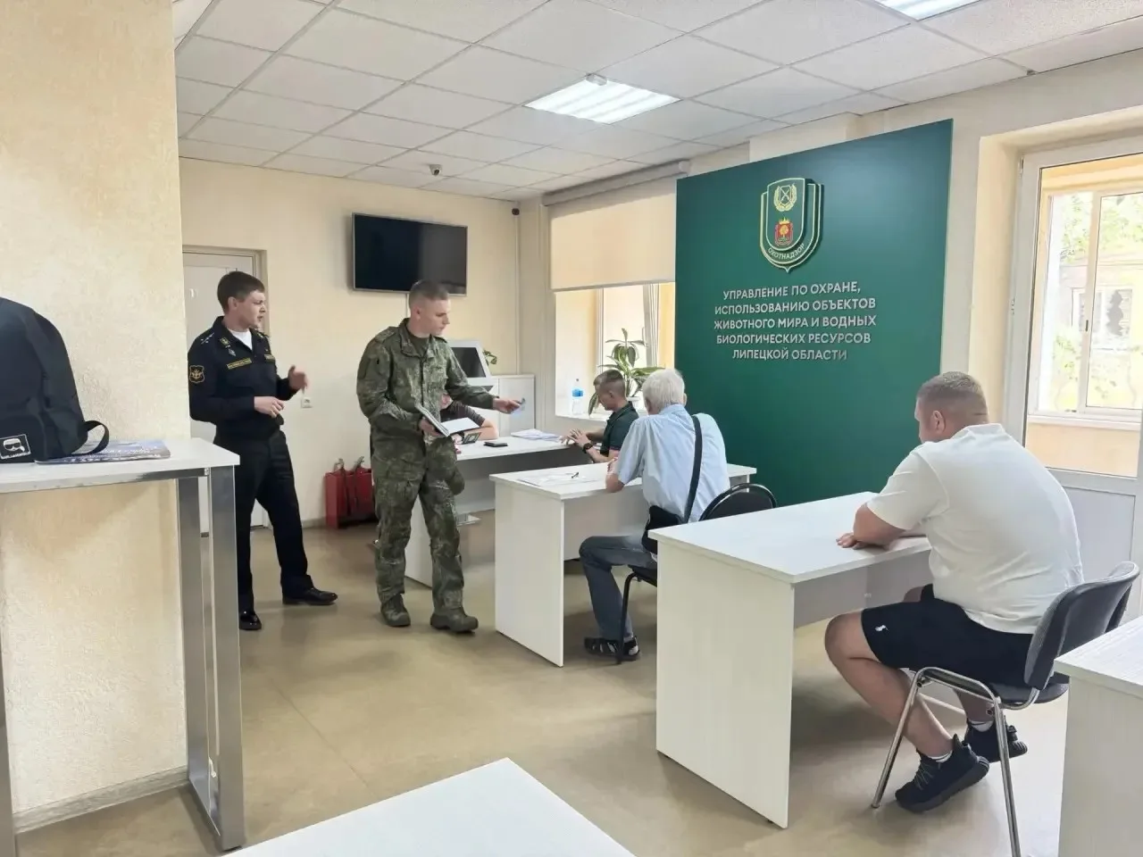 Охотникам — о возможностях службы по контракту и мобильных оперативных группах.
Сотрудниками Управле