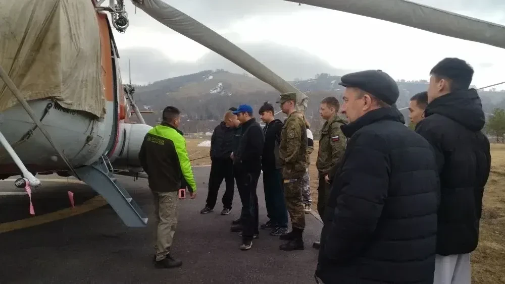 🚁 Будущие специалисты Майминского сельхозтехникума в гостях у Авиалесоохраны Республик...