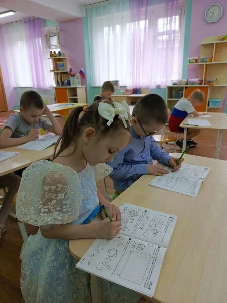 #9группа
Ребята решают задачки на сложение. 
Считаем, думаем, складываем — и всё у нас получится!