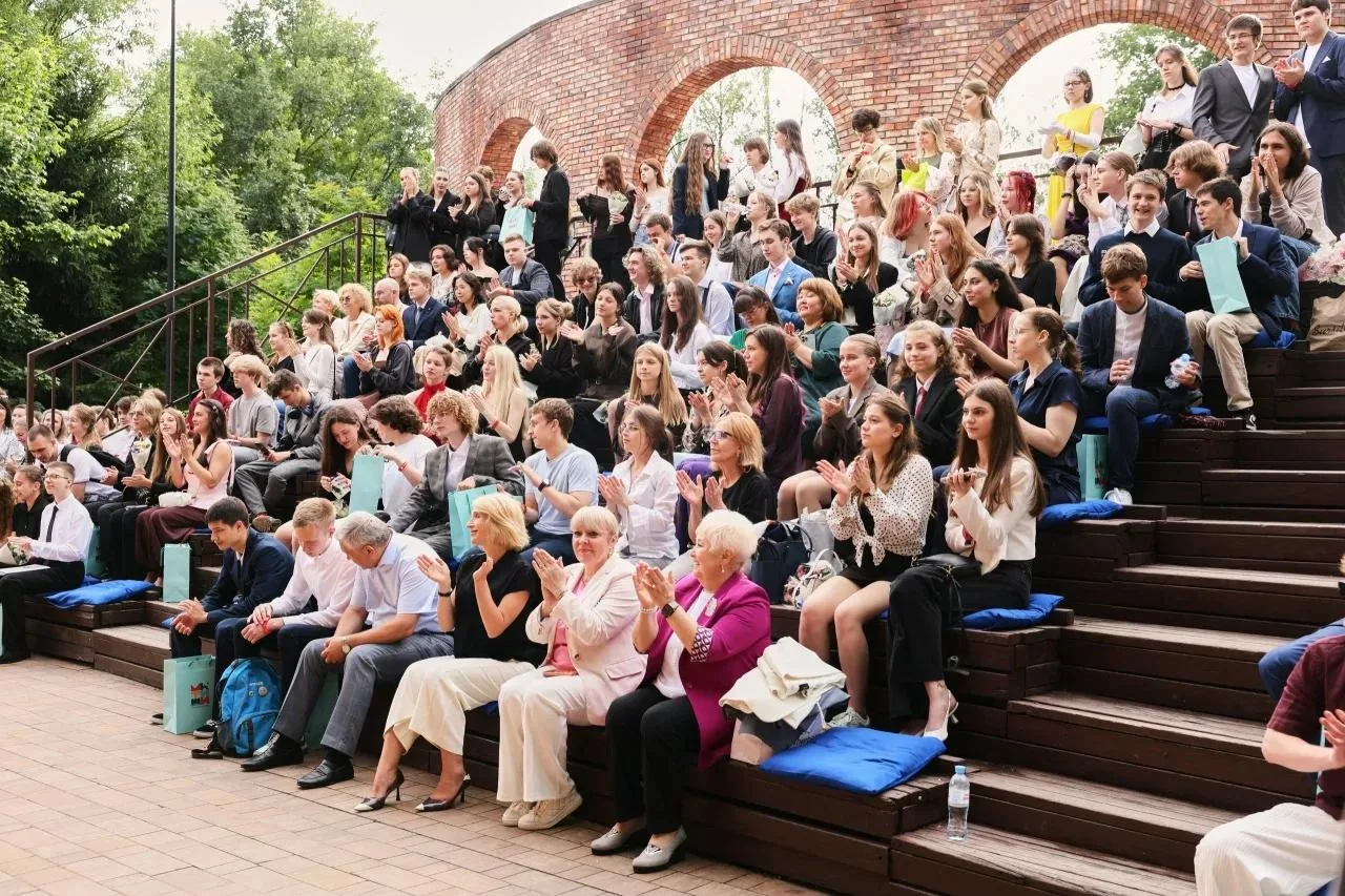 9 июля в Центральном парке Мытищ состоялся традиционный Бал медалистов, в котором приня...