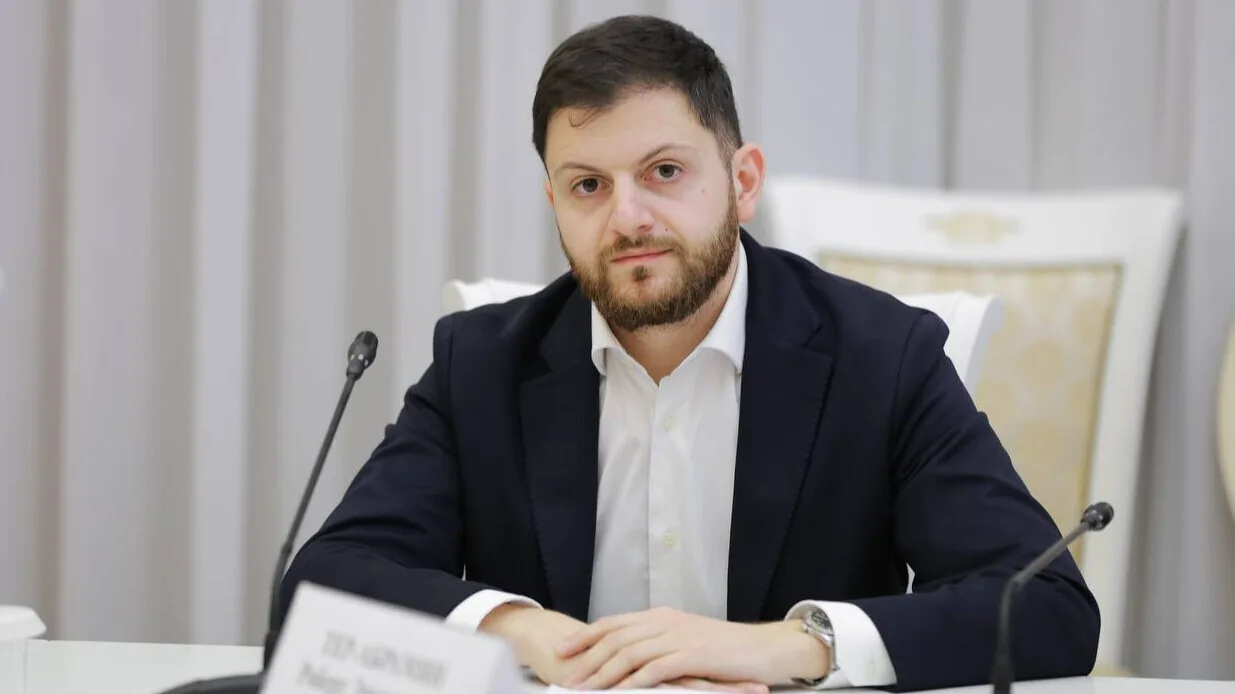 Новым главой департамента развития стратегии женского футбола РФС станет Роберт Тер-Абрамян.  По инф