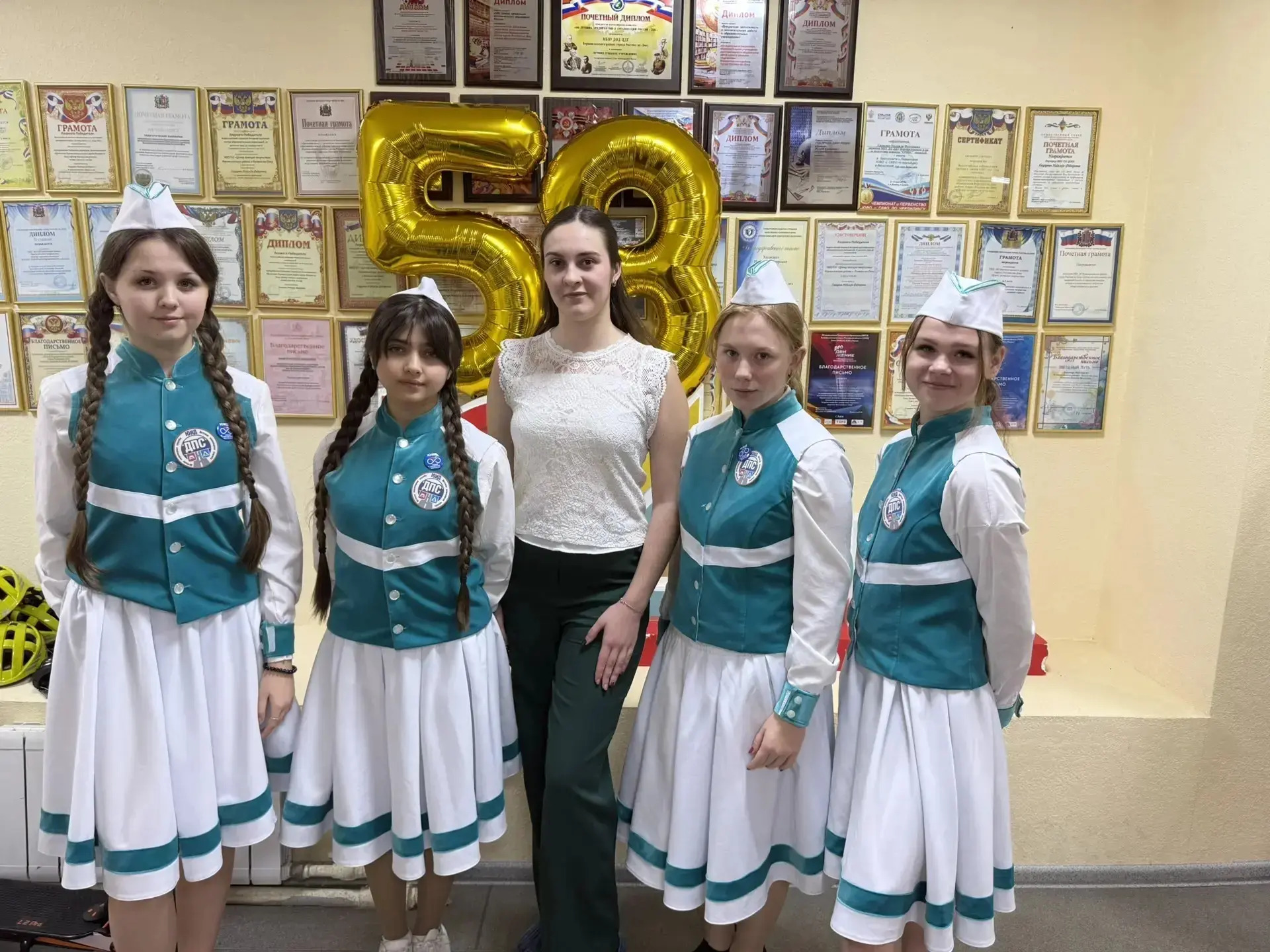 🌟Праздник у ЮИД 🌟  5 марта в преддверии 53-й годовщины со дня создания ЮИД  Представители отряда ЮИД
