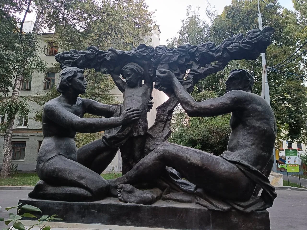 🏛️ Памятник, который хранит память Басманного района