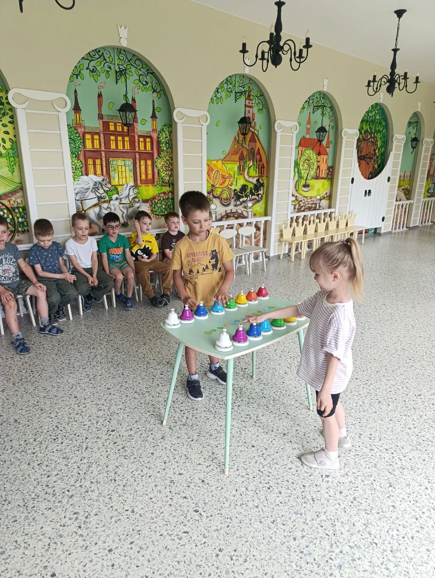 🖼️Вчера в нашем детском саду прошел тематический День художника. Воспитанники групп "Ромашки" и "Си