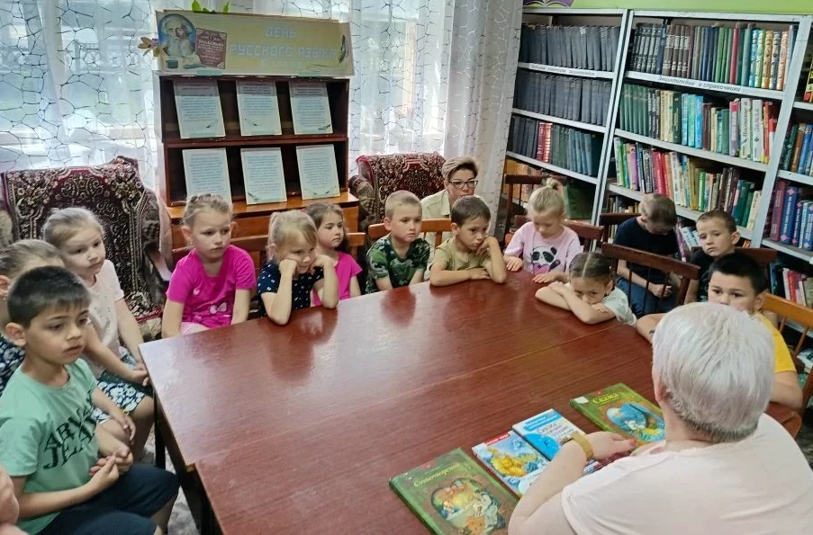 📚ОБРАЗОВАТЕЛЬНАЯ ИГРА «ЕСТЬ РЕЧЬ, ЗНАЧЕНЬЕ КОТОРОЙ ПОНЯТЬ НЕВОЗМОЖНО»

📖В библиотеке культурно‑дос