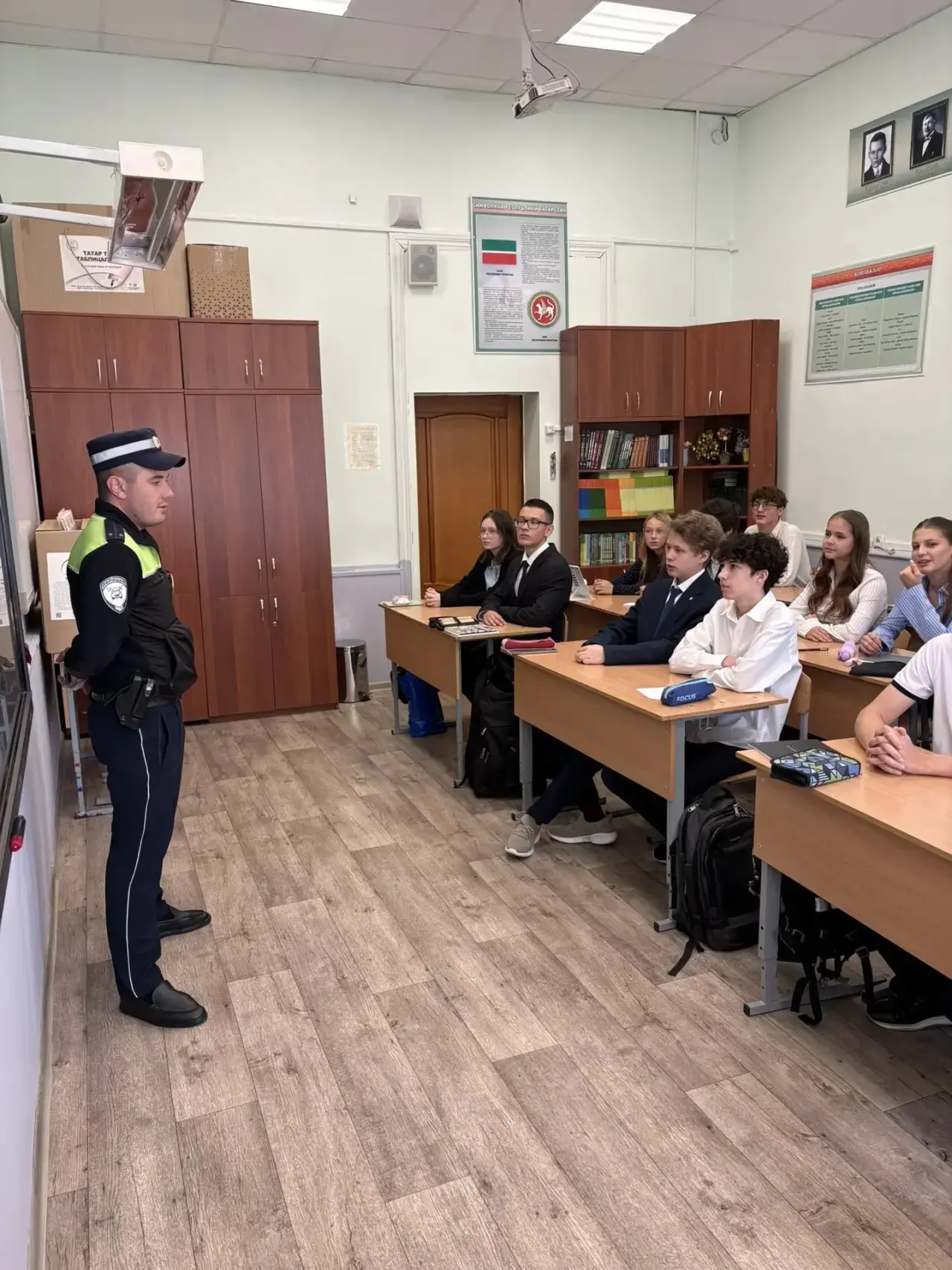 Важная встреча: сотрудники ГАИ провели лекцию для ребят перед началом учебного года! 🚦