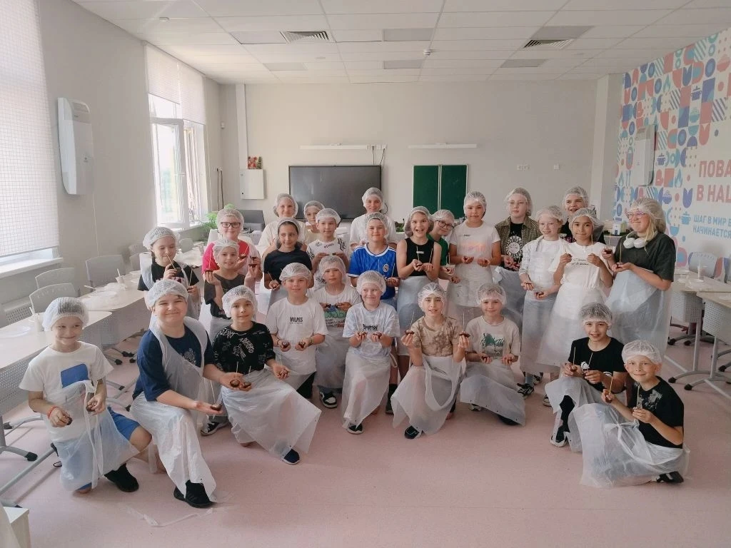 🍩🍡 Сегодня в нашем лагере прошёл самый вкусный мастер класс по изготовлению кейкпопсов. 

Ребята с