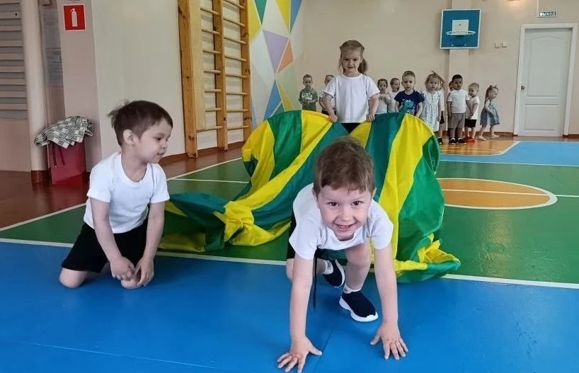 Утро в дошкольном отделении МБОУ "СОШ №1" города Усинска началось с яркого и позитивного события – "