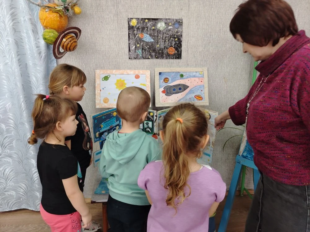 В МДОУ "Ромашка" началась Тематическая неделя ко Дню космонавтики . Она направлена на з...