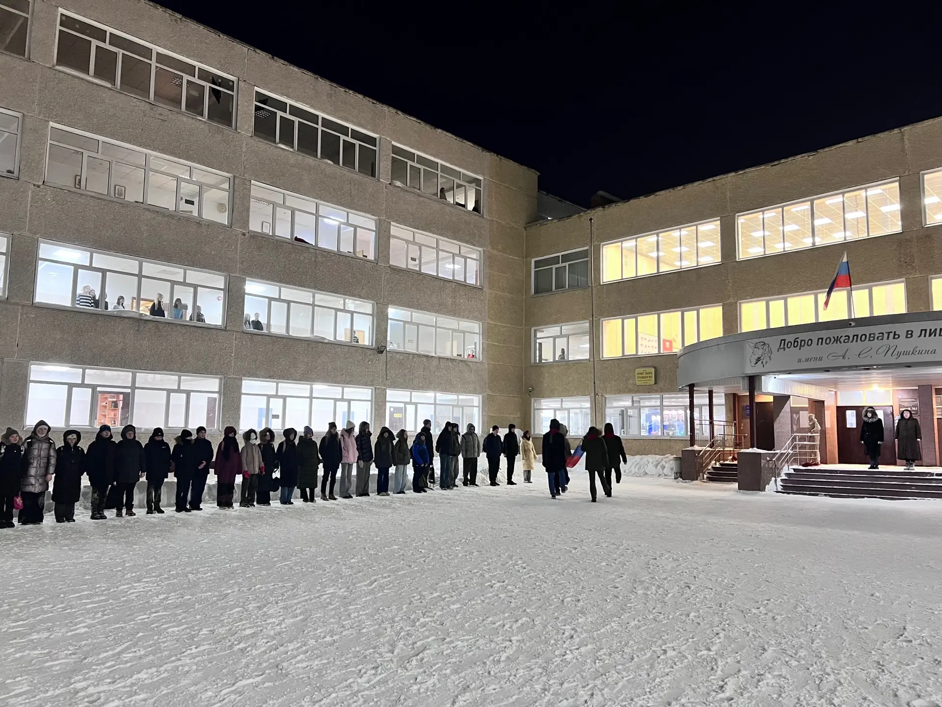 🏫По традиции начало учебной недели в лицее началось с церемонии поднятия Государственного Флага.  🗓️
