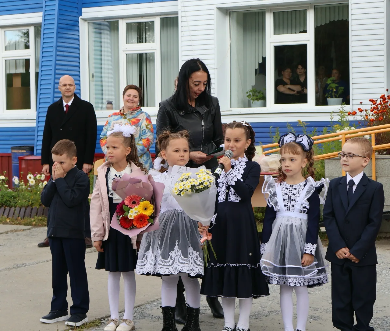 С 1 сентября! Добро пожаловать в страну знаний и открытий!