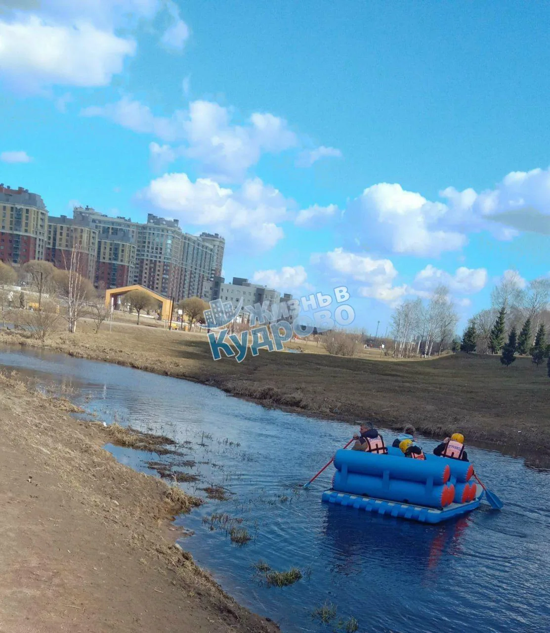 Кудровские морские волки спустили свои лодки  Необычный заплыв заметили в парке.  📸 Жизнь в Кудрово 