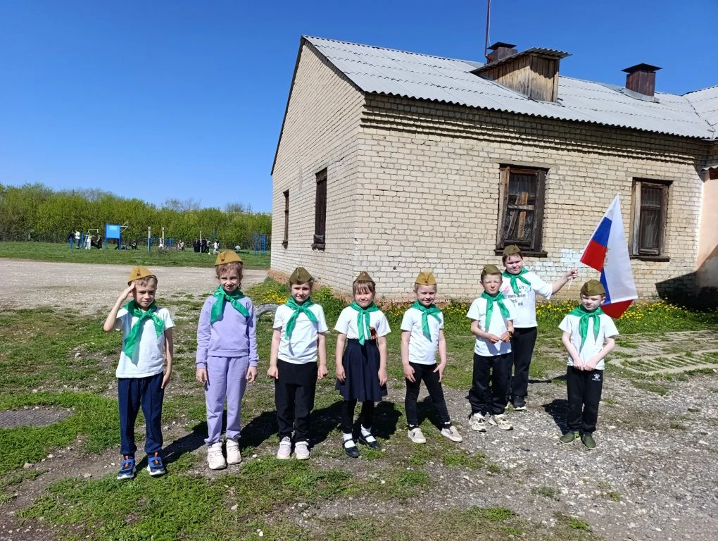 Поздравляем учеников 1б класса с прекрасным результатом — 3 место в военно-патриотической игре «Насл