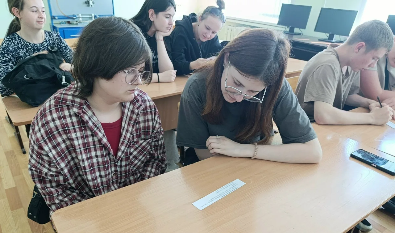 Урок безопасности в 214 группе

В 214 группе специальности «Эксплуатация и ремонт сельскохозяйственн
