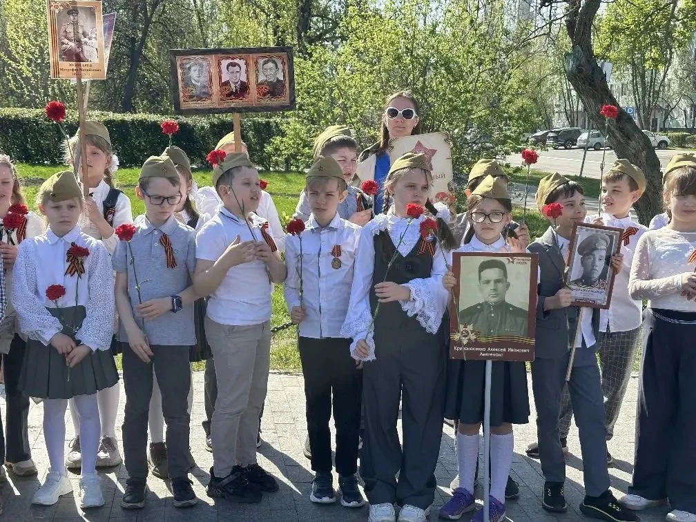 🎗Память живёт в наших сердцах!  🌹В преддверии 9 Мая вся школа №69 сказала «Спасибо» героям. Мы объед