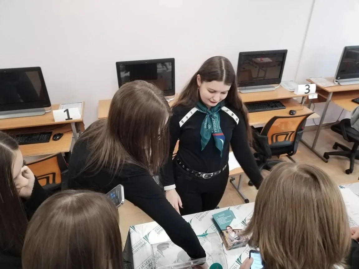 На базе  МАОУ СШ №16 состоялся V Городской фестиваль профессий — «ПРОФ16СТАРТ». Ученики 9Б и 9Д клас