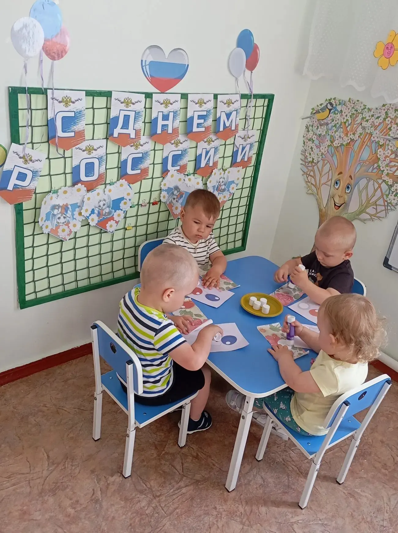 🇷🇺 С Днём России! 🇷🇺
Сегодня в нашей группе 
" Крепыши"царила по-настоящему праздничная атмосфер