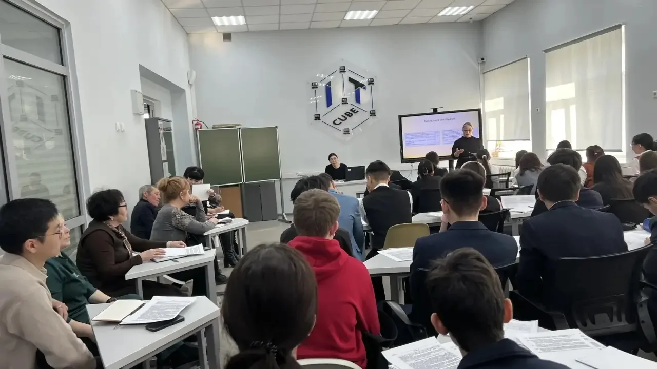 📚 Межмуниципальный семинар учителей истории и обществознания в нашей школе  Сегодня в нашей школе со