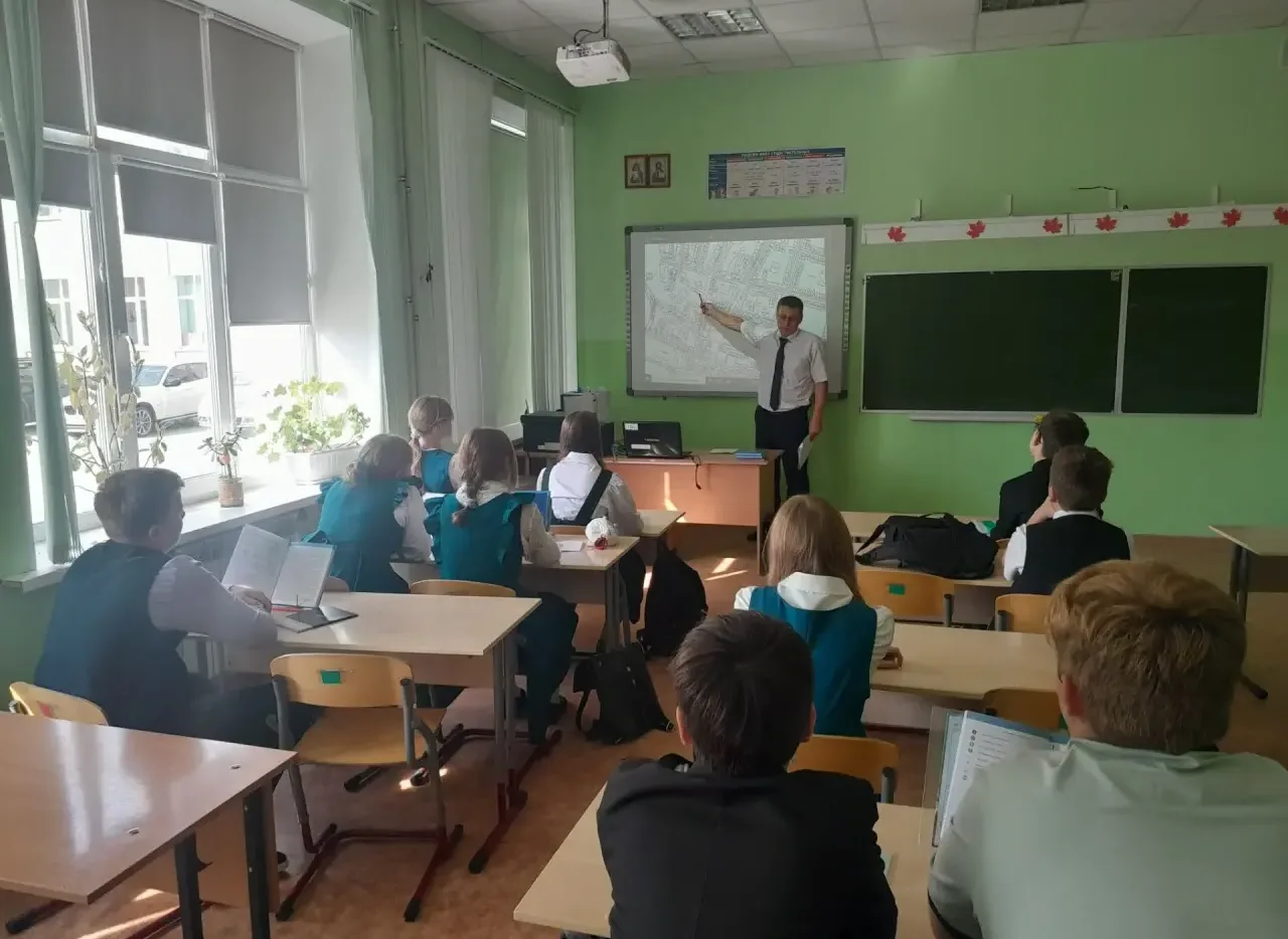 📍Сегодня директор архива ГАНО (г. Арзамас) А. А. Гурьянов провёл  урок для восьмикласс...