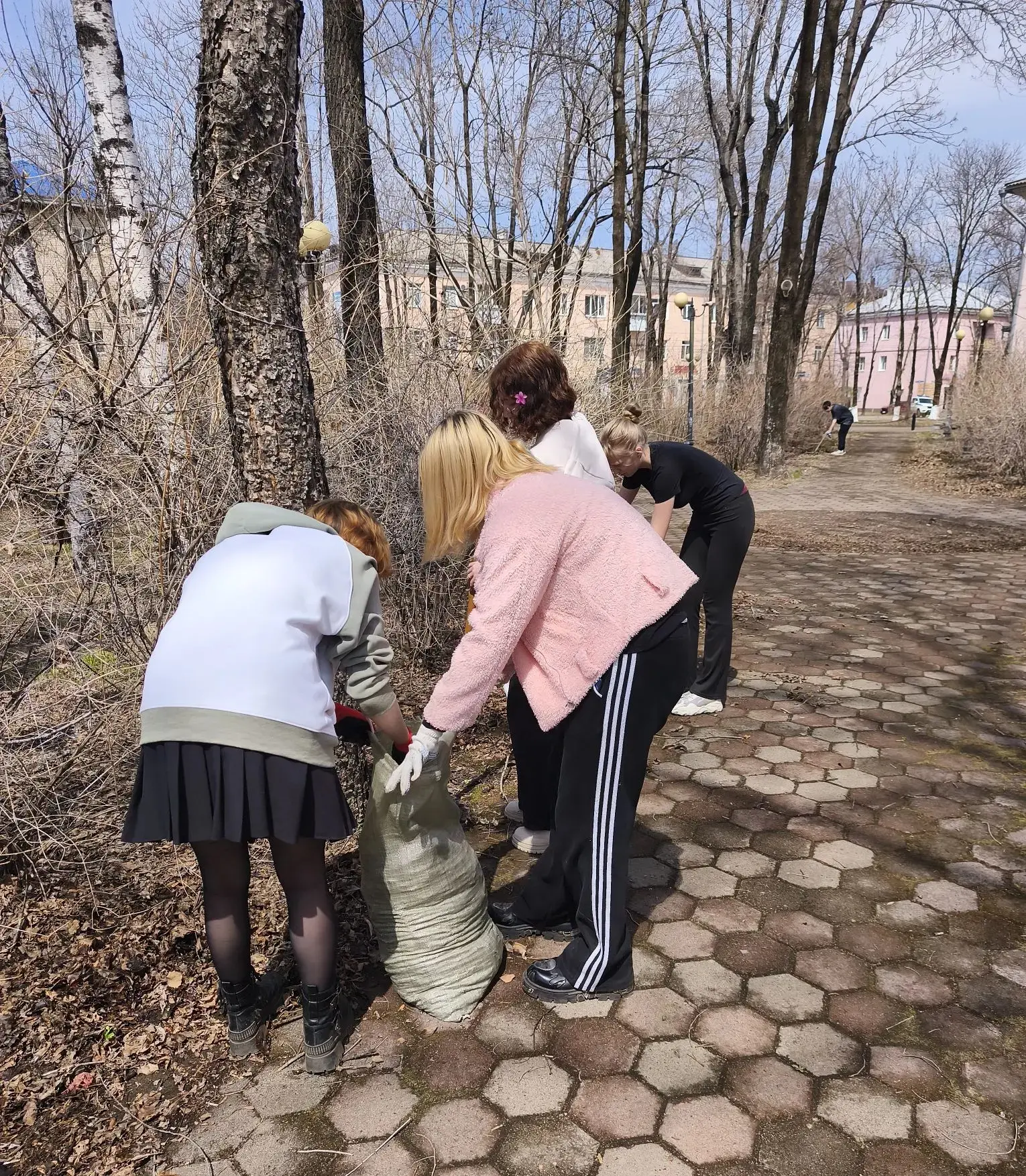 🌿 Чистый город начинается с нас! 🌿  В преддверии праздника первого мая и в рамках коммунарских сборо
