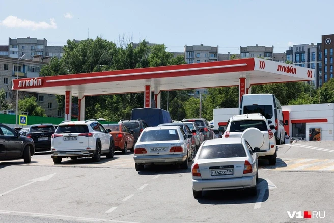 Что делать, если получил штраф в очереди на АЗС.

Водители, оштрафованные за нарушение правил дорожн