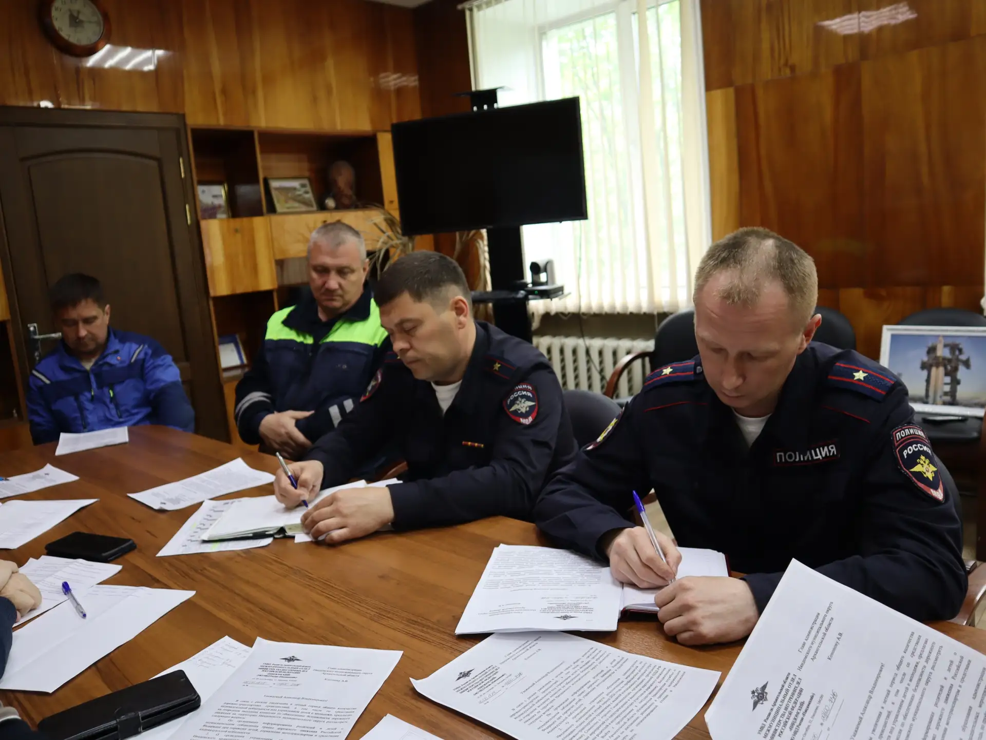 📍Глава Няндомского округа Александр Кононов провёл заседание муниципальной комиссии по...