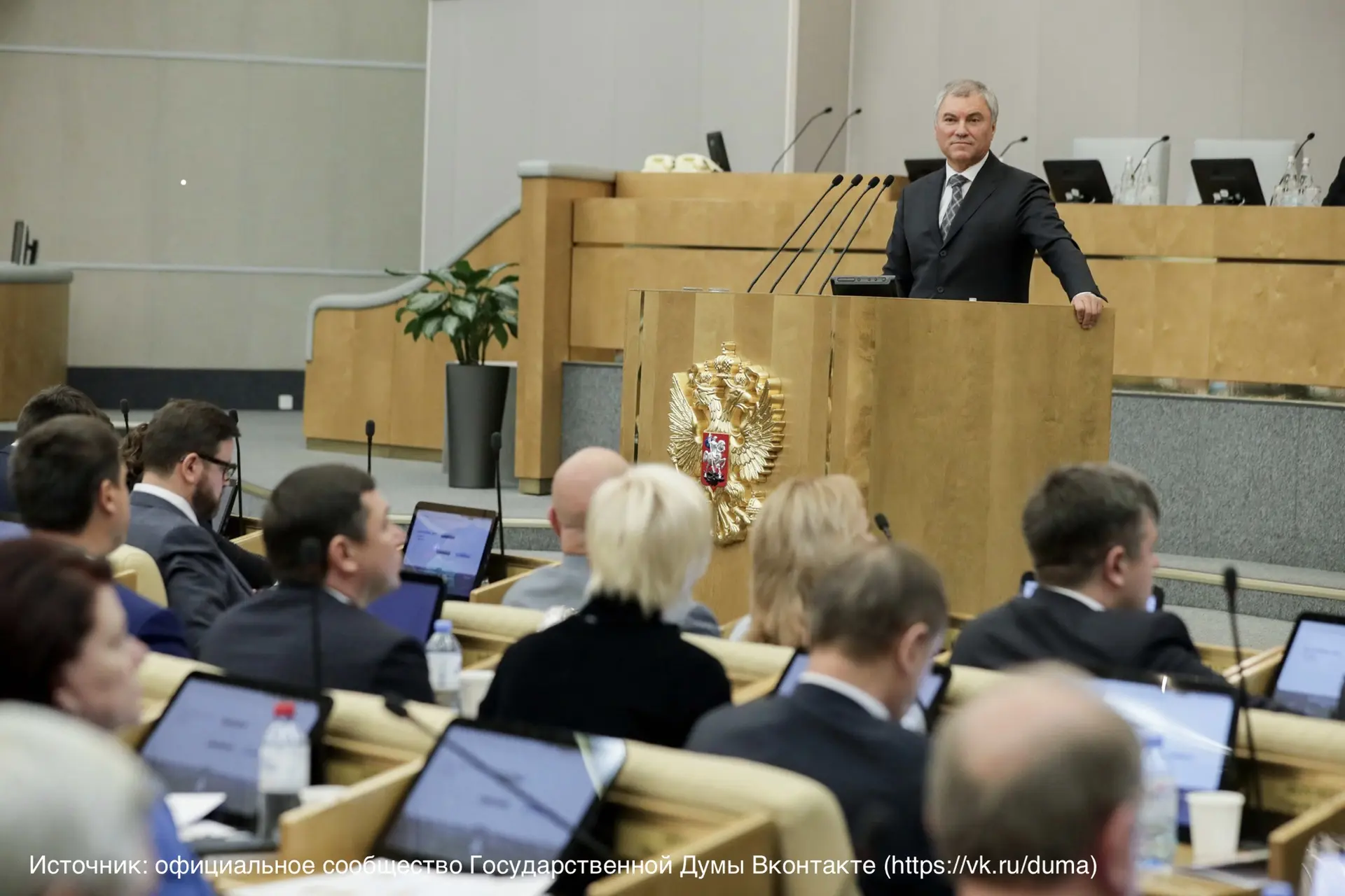🔔Правительство продлило миграционный эксперимент до 2027 года: новые правила въезда и цифровой конт
