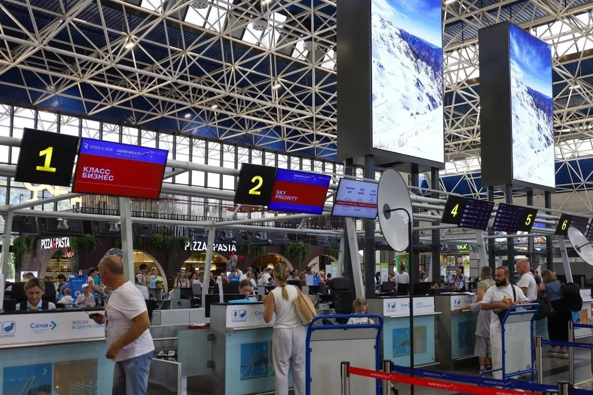 🛬 Почти 130 рейсов задерживаются в аэропортах Краснодара, Сочи и Геленджика.

Утром ограничения на 