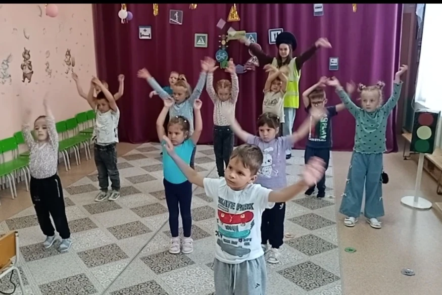 🎉 Флешмоб по ПДД «Если с другом вышел в путь» — прошёл на ура! 🎉

Дорогие родители! 🤗 В нашем дет