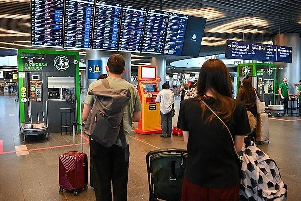 Moskva aeroportlarida parvozlarning kechikishi 10 soatga yetdi

TourDom ma’lumotlariga ko‘ra, Moskva
