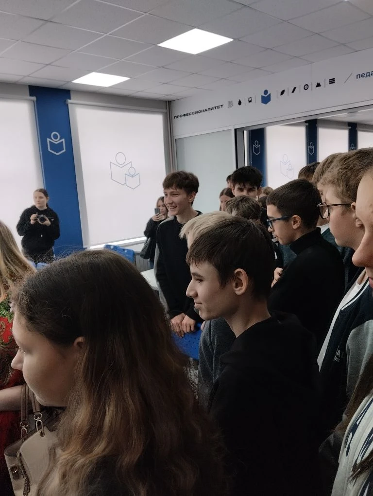 День открытых дверей в социально - педагогическом колледже 7 февраля посетили ученики 8в класса (кла